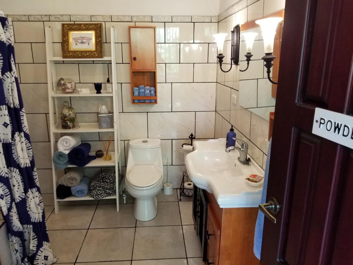 Casa Sophia: Triple Options With Wi-fi * Guapiles
