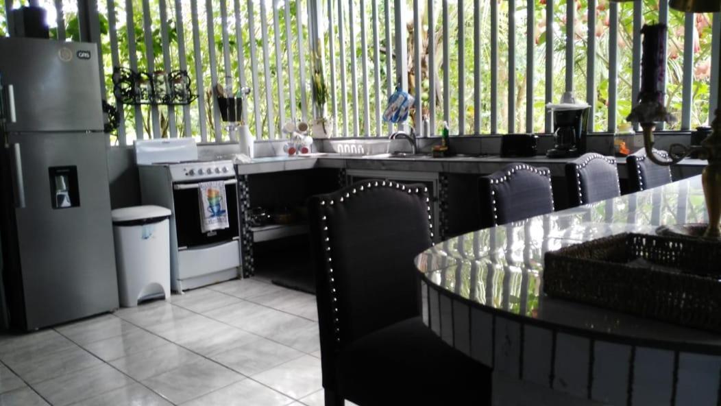 Casa Sophia: Triple Options With Wi-fi Apartment *