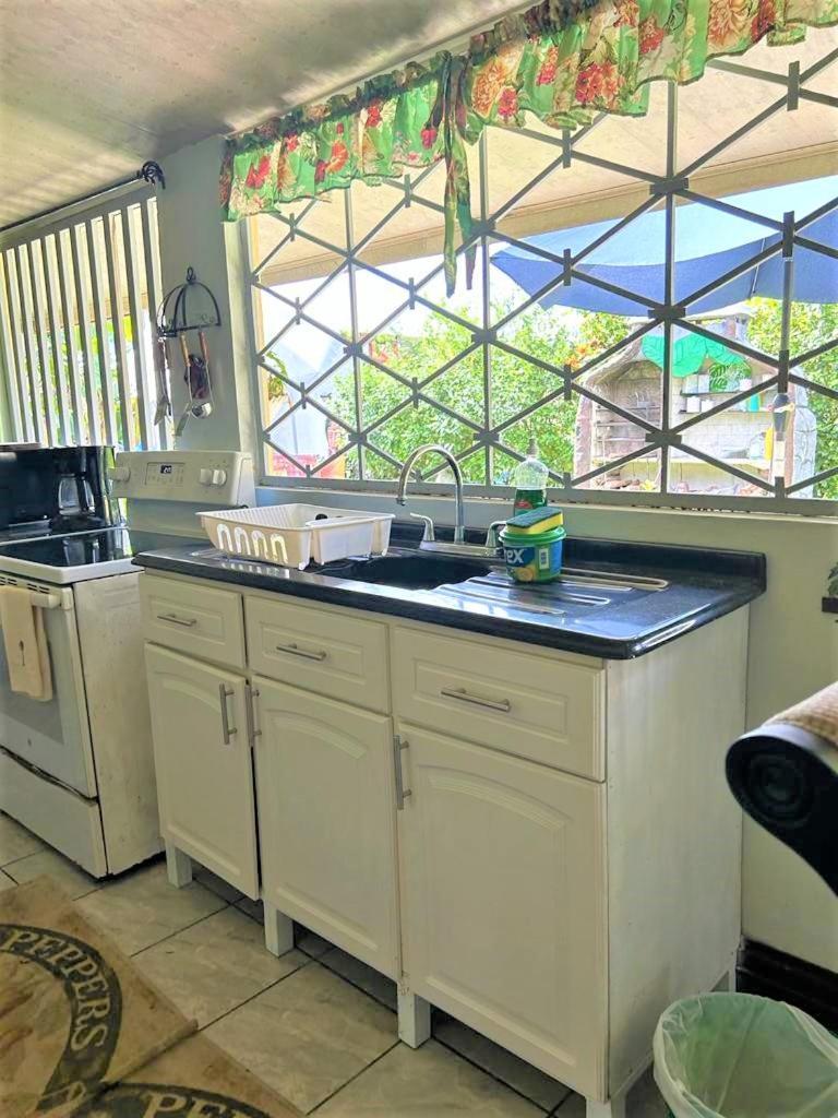 Apartment Casa Sophia: Triple Options With Wi-fi Guapiles