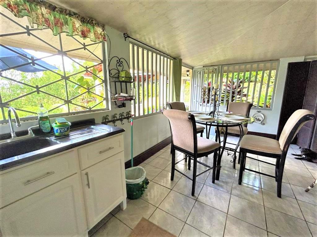 Casa Sophia: Triple Options With Wi-fi Apartment Guapiles