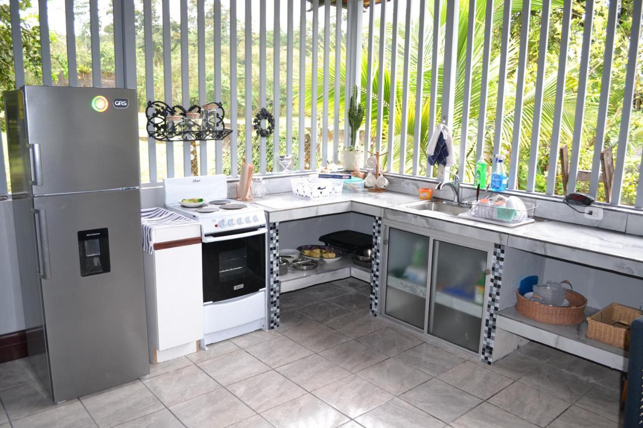 Casa Sophia: Triple Options With Wi-fi Apartment Guapiles